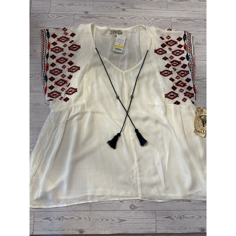 Top Shirt White W/ Embroidery Cap Sleeves Women's Size Medium